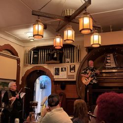 Jazz musicians on Wednesday evenings from 6-9pm