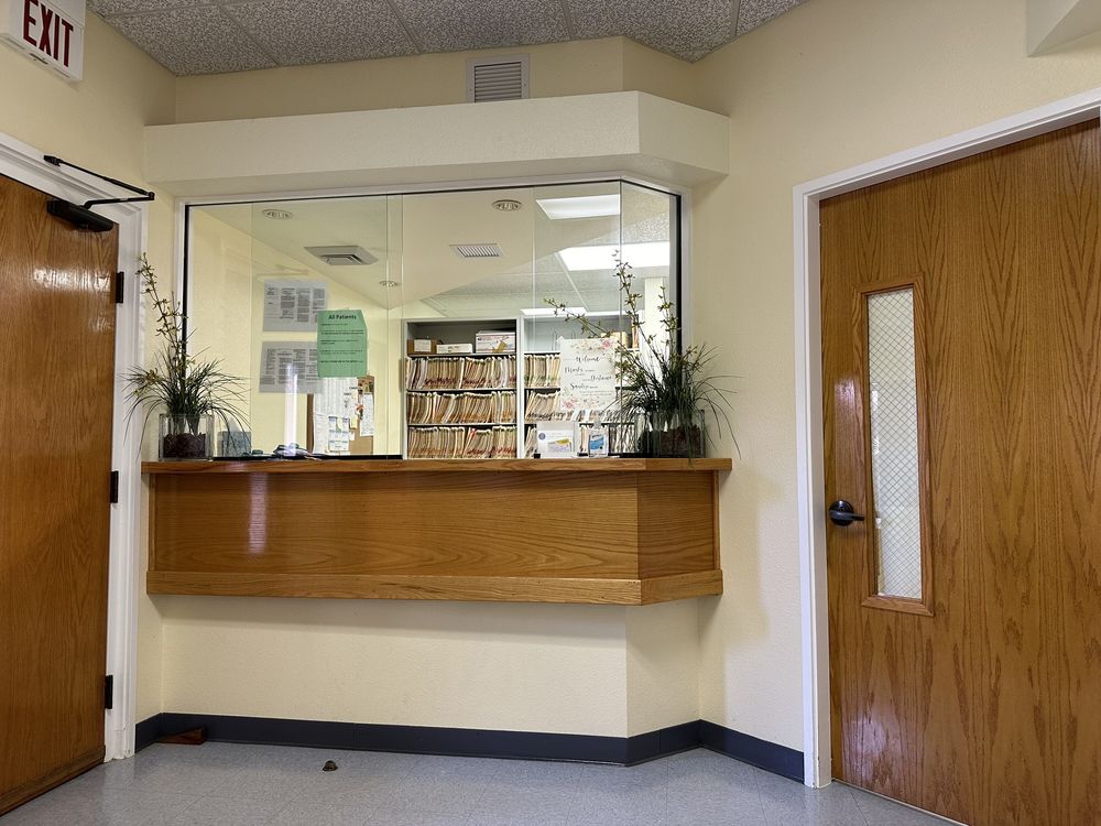 CHARLES MAURO, MD Updated September 2024 11 Reviews 868 Ululani