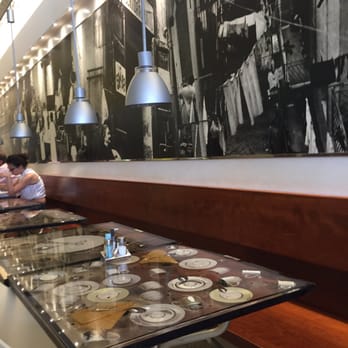 Pizzeria da Salvatore - Cute decor, vintage era wall murals (could be from real photographs; I don't know). - Pizza Near Me - Verona, VR