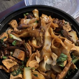 Thai Basil Noodles *Vegan/Vegetarian* Thai Basil Noodles *Vegan/Vegetarian*