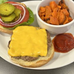 Gibbs Chophouse - Cheeseburger and carrots