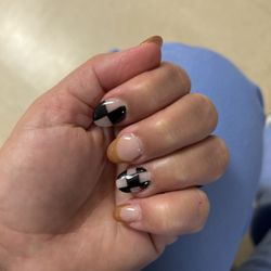 Glamour Nails - The builder gel is uneven in some nails