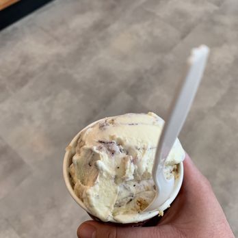 Cold Stone Creamery - small blueberry ice cream with pie crust - Ice Cream & Frozen Yogurt Near Me - Salinas, California
