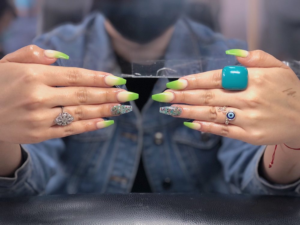Dip nails
