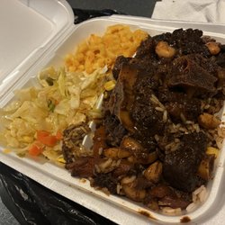 Mamee's Kitchen Authentic Jamaican Cuisine And Catering - Oxtails , Mac n cheese and cabbages