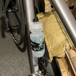 Véloro Bicycles - Free water bottle stand