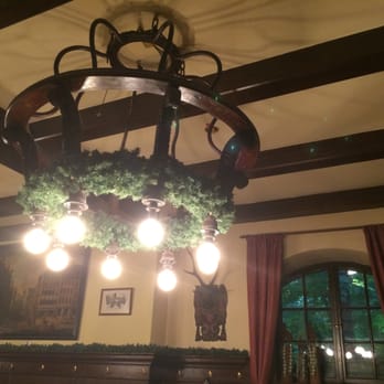 Augustiner-Keller - Classic style fixture in the smaller dining room - Bavarian Near Me - Munich, BY