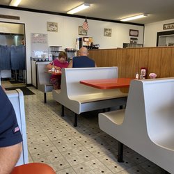 Sissy's Family Restaurant - Inside booths
