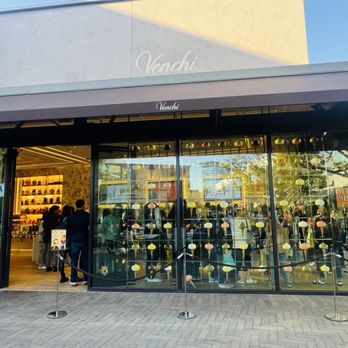 Venchi - Front of Venchi next to Nordstrom in UTC mall/Westfield - Gelato Near Me - San Diego, California Venchi - Front of Venchi next to Nordstrom in UTC mall/Westfield - Gelato Near Me - San Diego, California