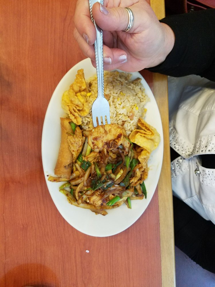 GOLDEN VILLAGE RESTAURANT Updated November 2024 16 Photos & 27