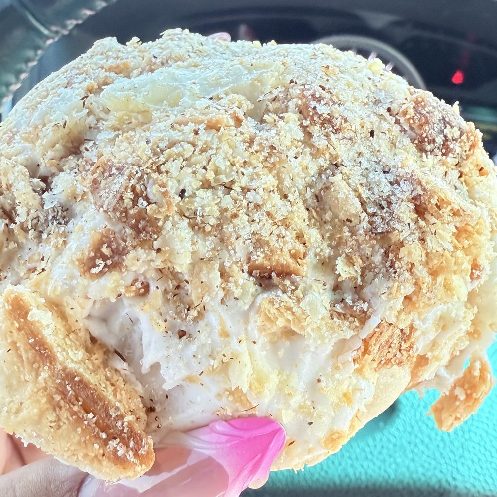 La Monarca Bakery & Cafe - Churro concha - Bakeries Near Me - Commerce, California