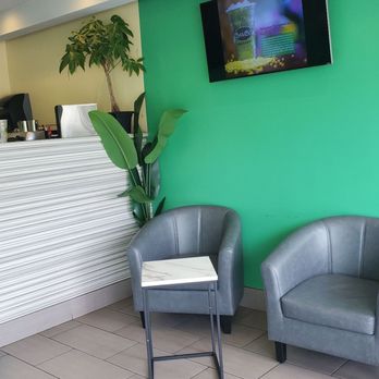 BAMBU - the front desk of a dental office - Vietnamese Near Me - Madison Heights, Michigan