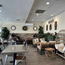 Taty's Specialty Coffee & Tea - Indoor seating area
