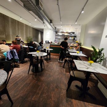 Niyom Thai Kitchen - Inside - Thai Near Me - Flushing, New York