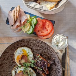 Restauracja Willa Poprad - Frankfurters, onion, eggs, bacon, pate, ham, oscypek, fresh cucumber instead cucumber in brine (ugh), farmer cheese w. fresh veggies.