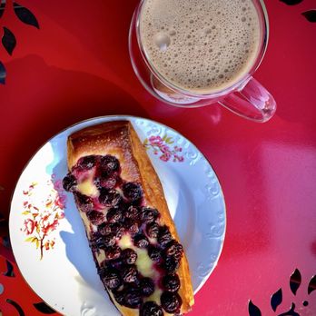 ID-Eclair - Blueberry danish, hot cocoa - Bakeries Near Me - Pasadena, California