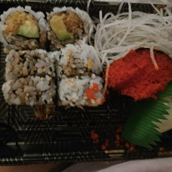 Mandarin Cuisine - Flying Fish Roe (there were 2...I had eaten one already lol!) Anyway 8 pc sushi roll, along with ginger, wasabi and shredded vegetables. - Thai Near Me - Blackwood, New Jersey