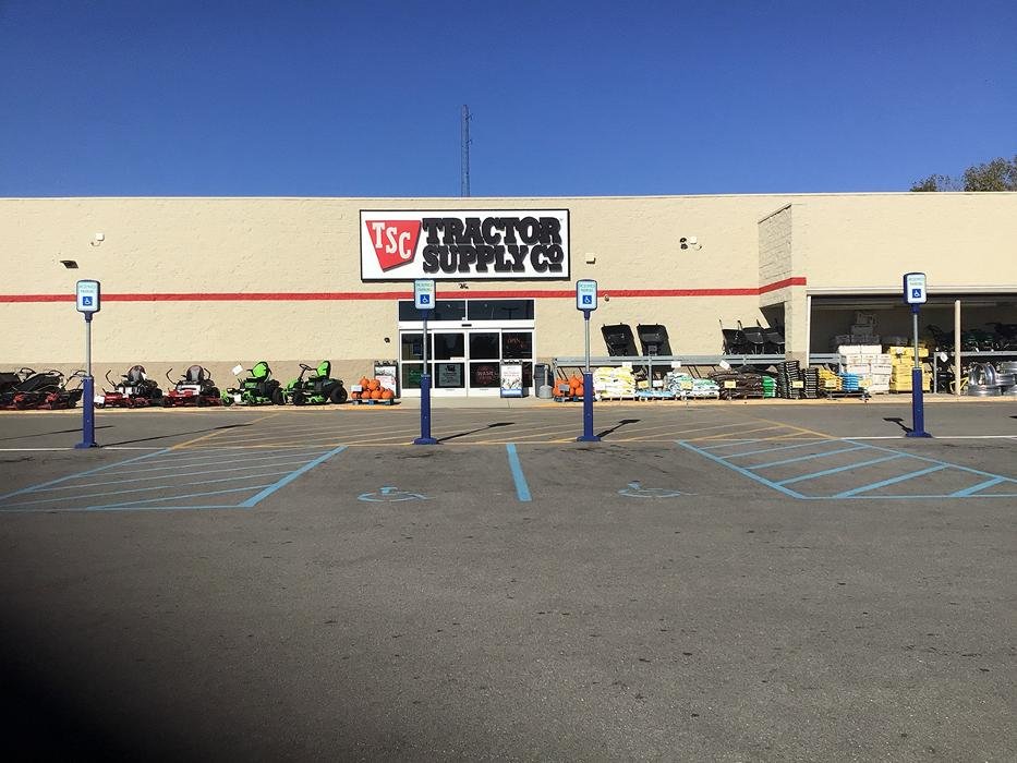 TRACTOR SUPPLY Updated August 2024 100 Cross County Plz, Batesville