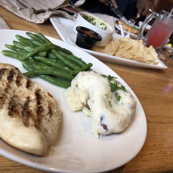 Applebee's Grill + Bar - Grilled Chicken with Garlic Green Beans and Mashed Potatoes. - American Near Me - Lompoc, California Applebee's Grill + Bar - Grilled Chicken with Garlic Green Beans and Mashed Potatoes. - American Near Me - Lompoc, California