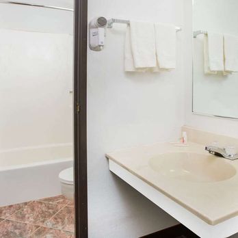 Super 8 by Wyndham Limon - Guest room bath - Hotels Near Me - Limon, Colorado Super 8 by Wyndham Limon - Guest room bath - Hotels Near Me - Limon, Colorado