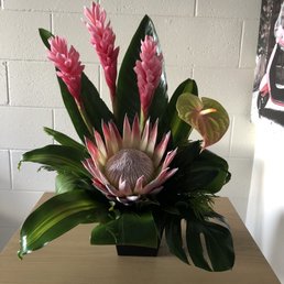 Medium Tropical Arrangement