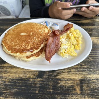 Alto Cafe - Complete country breakfast - American Near Me - Alto, New Mexico