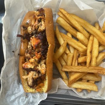 Catch 25 - Liobster roll - Seafood Near Me - Hollister, California