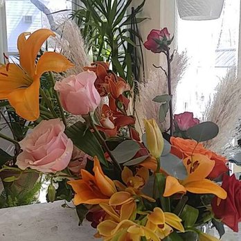 Maky the Diva Gala Events and Decors - SMALL VASE - Florists Near Me - Albertson, New York Maky the Diva Gala Events and Decors - SMALL VASE - Florists Near Me - Albertson, New York