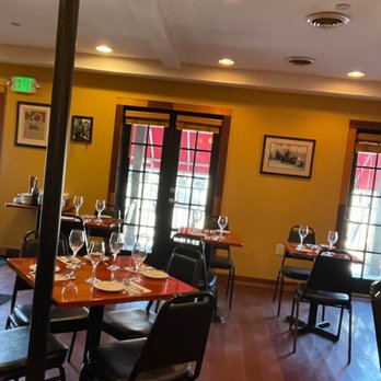 Ethel's Creole Kitchen - Interior - Cajun/Creole Near Me - Baltimore, Maryland