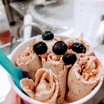 Simply Rolled Ice Cream - Matcha green tea with almond and raspberries mixed in, lavender honey rolled in, and blueberries on top. - Ice Cream & Frozen Yogurt Near Me - Cincinnati, Ohio