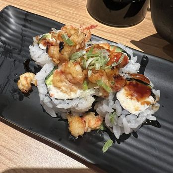 Eat's Ayce Sushi - Baby lobster roll. Small and good for tasting - Japanese Near Me - Alhambra, California