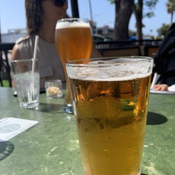 Hennessey's La Jolla - Some cold 805 for this sunny day - New American Near Me - La Jolla, California Hennessey's La Jolla - Some cold 805 for this sunny day - New American Near Me - La Jolla, California