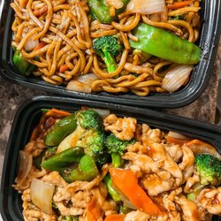 Golden Wok - Garlic chicken & Vegetable Lo Mein