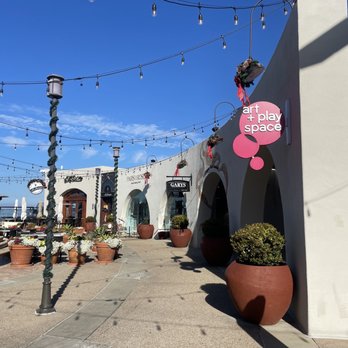 Paris En Rose - Outside - Cafes Near Me - Del Mar, California Paris En Rose - Outside - Cafes Near Me - Del Mar, California