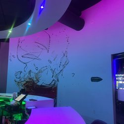 Rotunda Bar & Patio - Wall decor