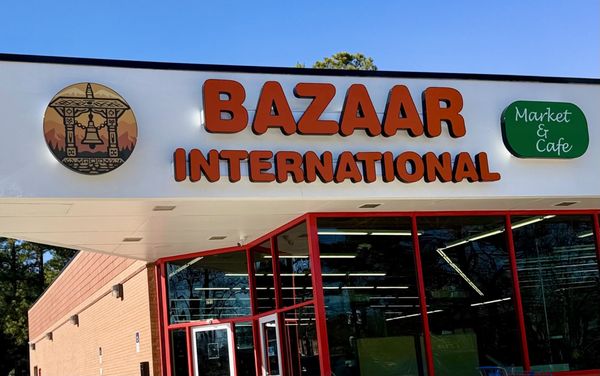 BAZAAR international 89/90 厚さが2.5cmあります。 Bazaar International Market and Cafe, 1640 Buford Hwy NE, Buford