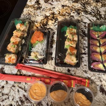Hana Sushi - Hana Roll, salmon sashimi, Hana Roll, Valentine Roll - Sushi Bars Near Me - Jackson, Tennessee