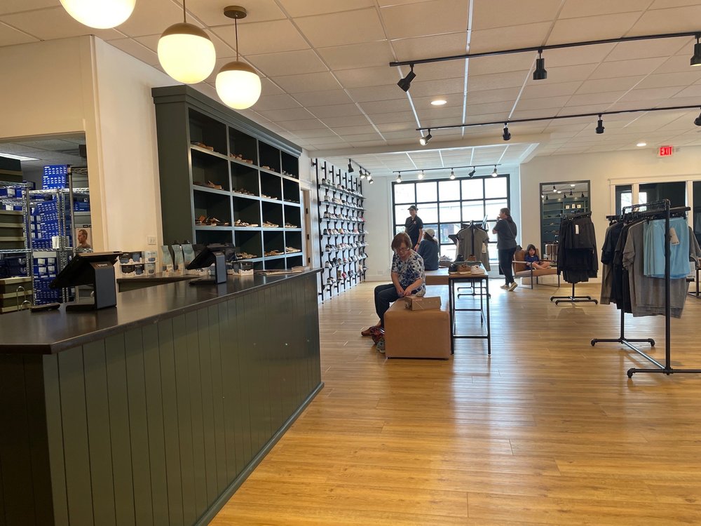 RUNAROUND RUNNING & LIFESTYLE CO. 303 S Main St, Joplin, Missouri