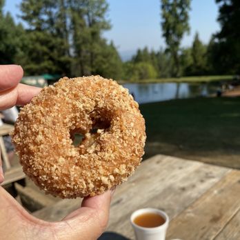 High Hill Ranch - Delicious crumb donut, hot cider, gorgeous pond, fall day! - Donuts Near Me - Placerville, California High Hill Ranch - Delicious crumb donut, hot cider, gorgeous pond, fall day! - Donuts Near Me - Placerville, California