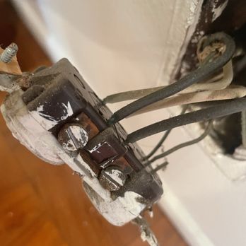 HM Electrical Solutions - Time to replace these 30+ year old receptacles - Electricians Near Me HM Electrical Solutions - Time to replace these 30+ year old receptacles - Electricians Near Me