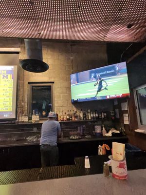 Hank's Garage and Grill by null