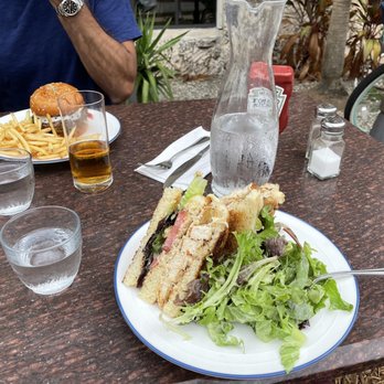 Le Parc Cafe - Spicy chicken sandwich...amazing! - Coffee & Tea Near Me - Miami, Florida Le Parc Cafe - Spicy chicken sandwich...amazing! - Coffee & Tea Near Me - Miami, Florida