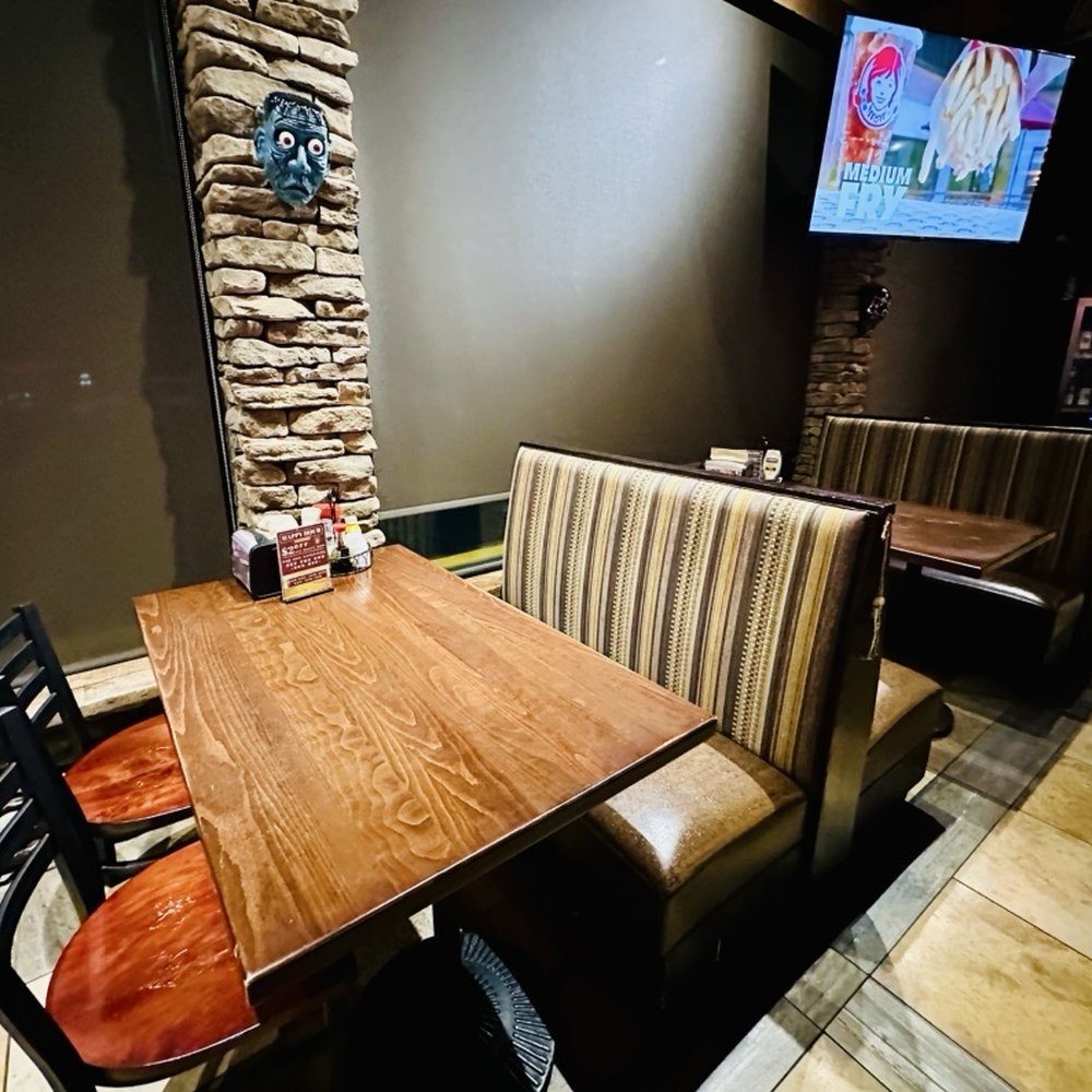 Parlay Lounge - Booths in dining area - Lounges Near Me - Washington, Pennsylvania