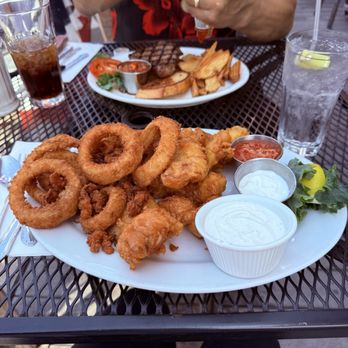 Sea Shanty - Combo plate - New American Near Me - Cayucos, California