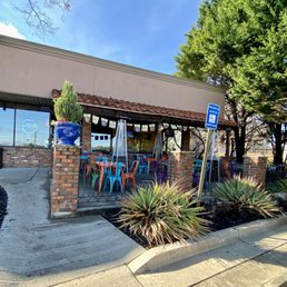 the outside of the restaurant