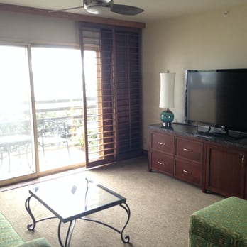 Humphreys Half Moon Inn - Beautiful natural lighting in the living room of our suite, loved the retractable wooden shades leading to the lanai :) - San Diego, CA
