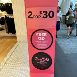 Victoria's Secret - The sign that brought me inside