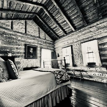Settlers Crossing - Hotels Near Me - Fredericksburg, Texas