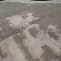 Concrete discoloration after 1 year Concrete discoloration after 1 year
