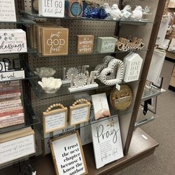 Mardel Christian & Education - Decor